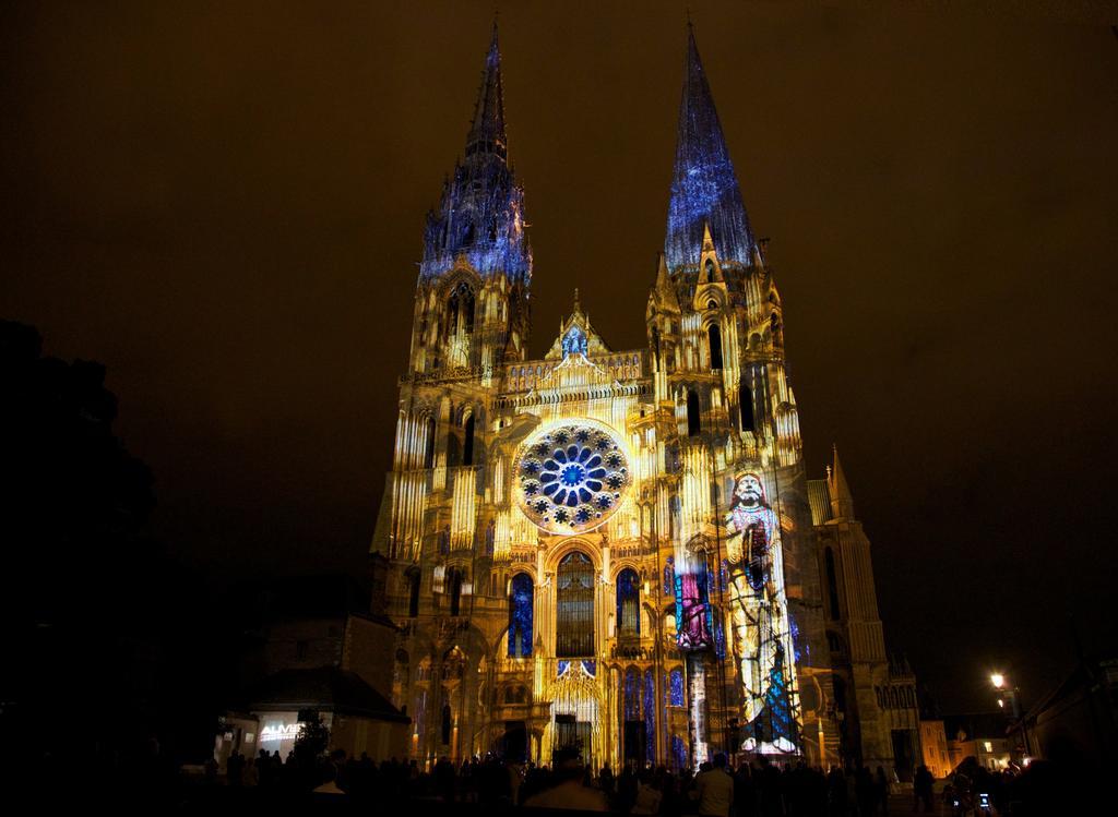 Отель Mercure Chartres Cathedrale Экстерьер фото